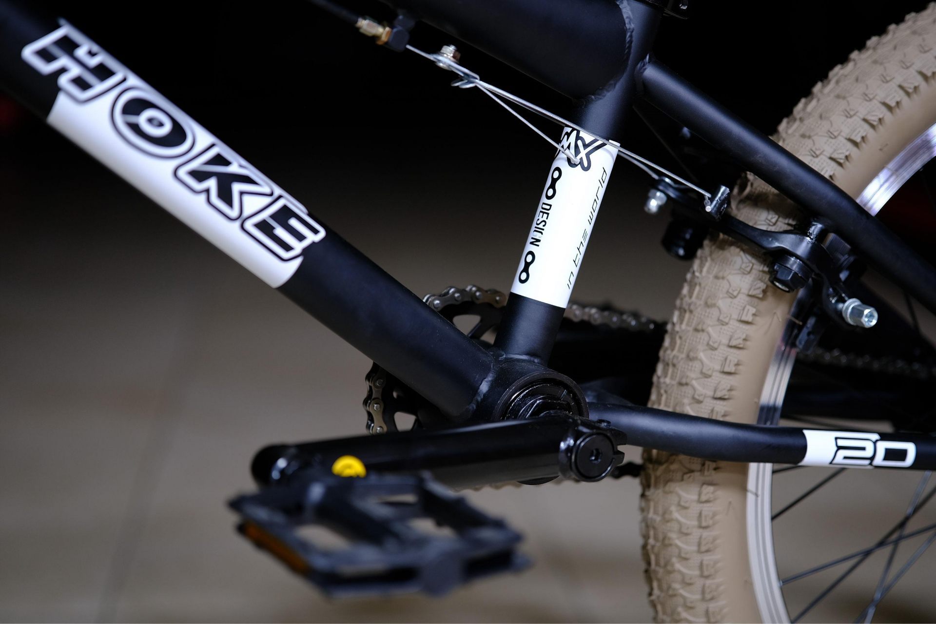 Тормоз U-Brake задний и V-Brake передний
 HOKE BMX Step L2 матовый чёрный